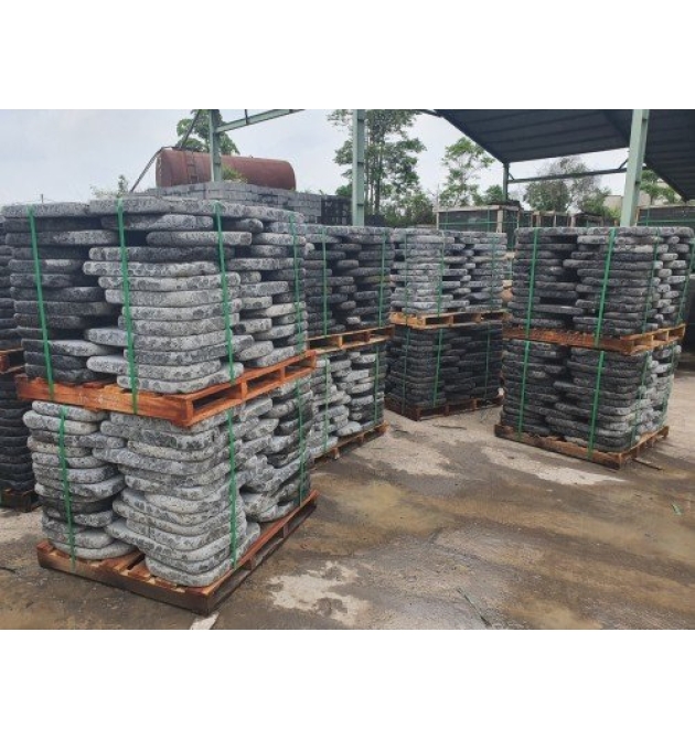 Đá ong xám lát sân bước dặm