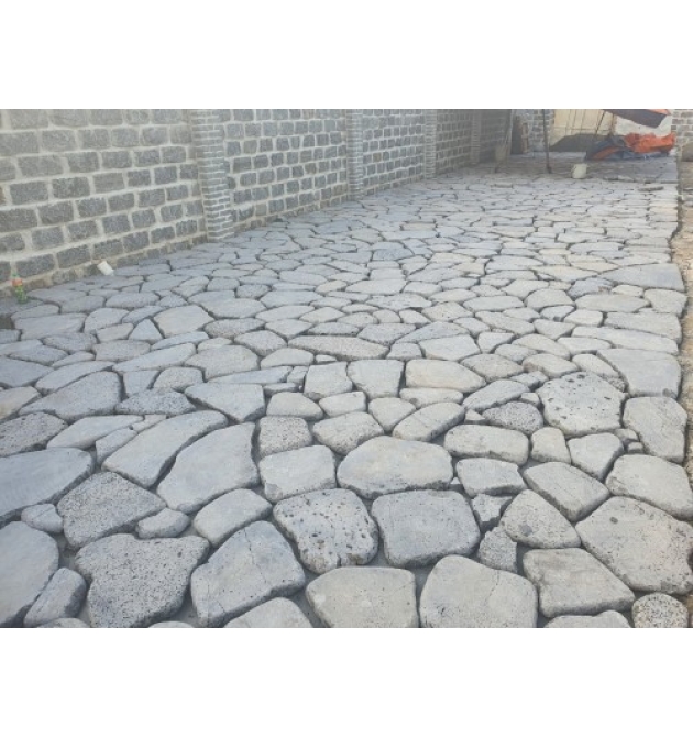 Đá ong xám lát sân bước dặm